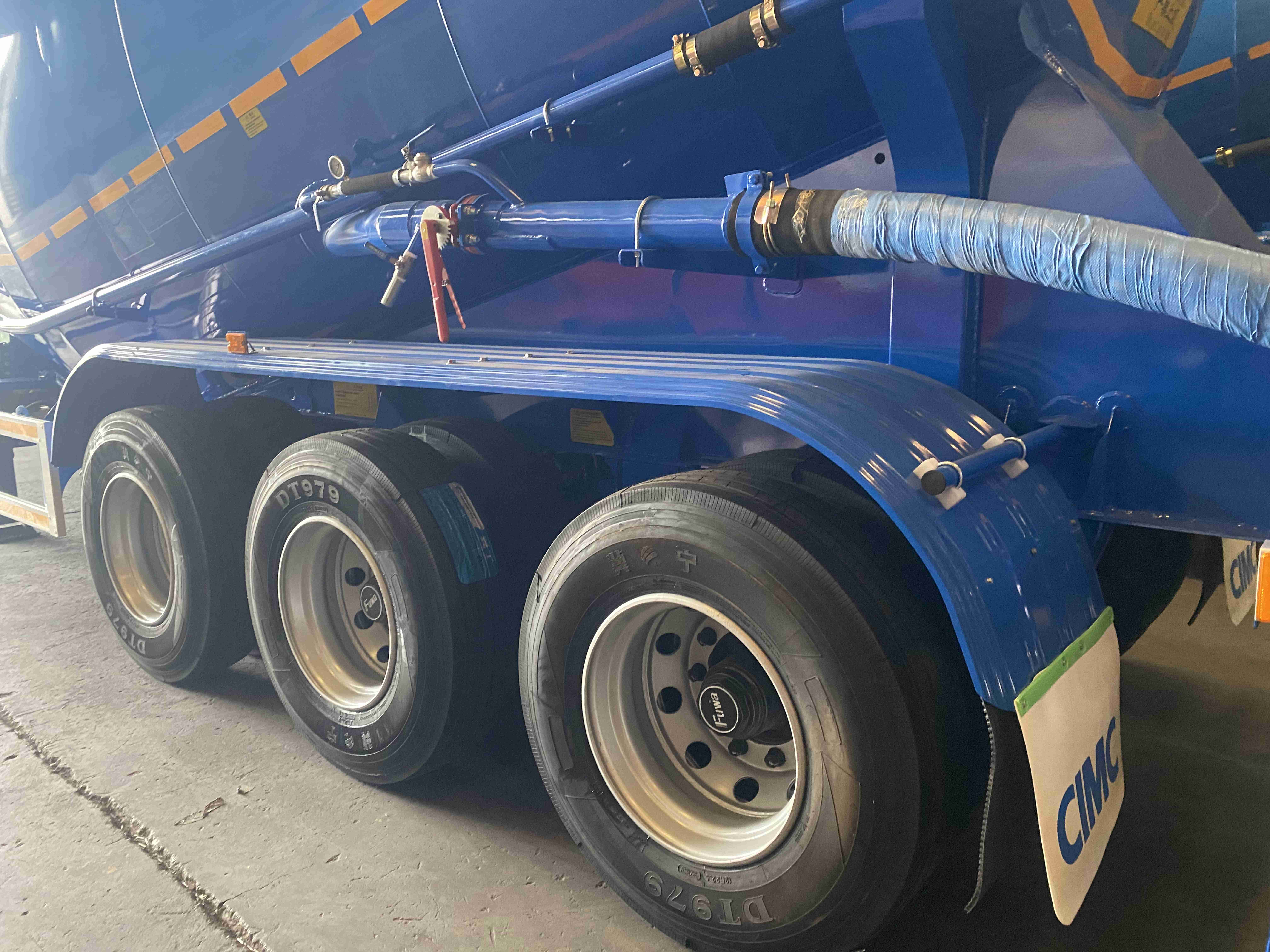 3-Axle Semi-Trailer for Cement Chinese Offers Paint Electrophoresis KTL Powder Coating