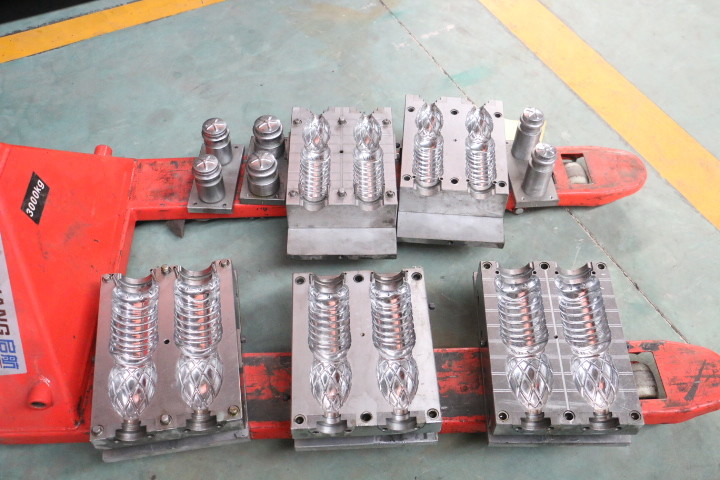 2000 BPH Pet Bottle Preform Making Machine Low Noise Making 7 Kinds Of Bottles