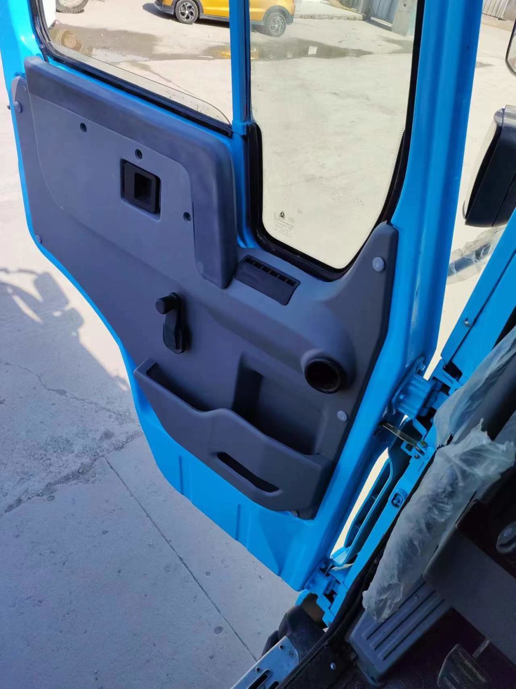 375HP Secondhand Truck 10tires Peacock Blue Sinotruck HOWO 6*4 Dump Truck