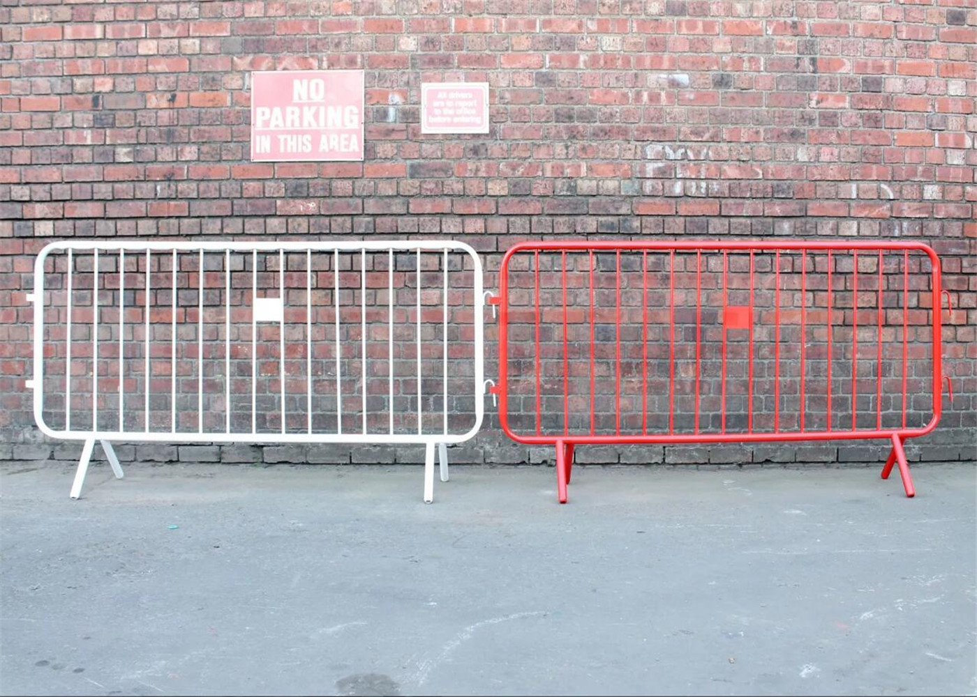 Powder Crowd Control Barriers 1090mm x 2500mm Width Spacing 100mm Upright 16mm Tube Outer Frame 35mm wall thick 1.00mm