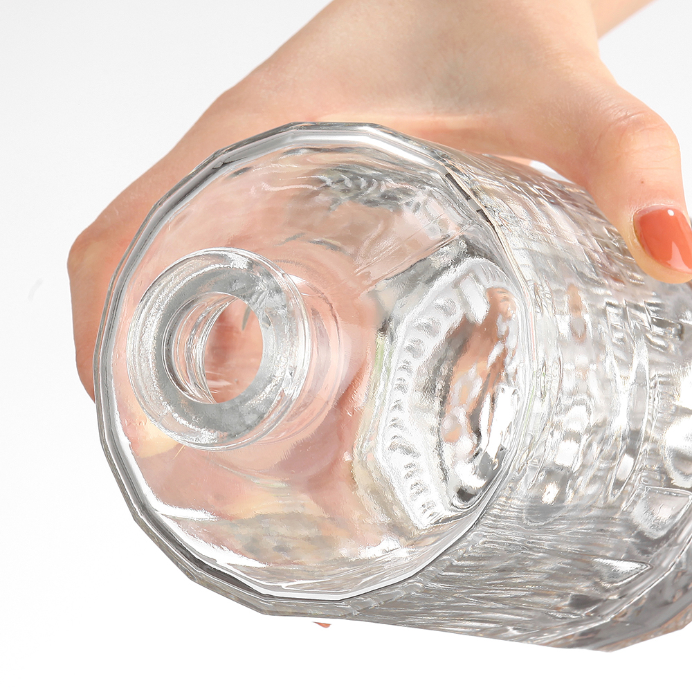 150ml Custom Glass Vodka Bottle with Exquisite Embossed and Collar Material Glass