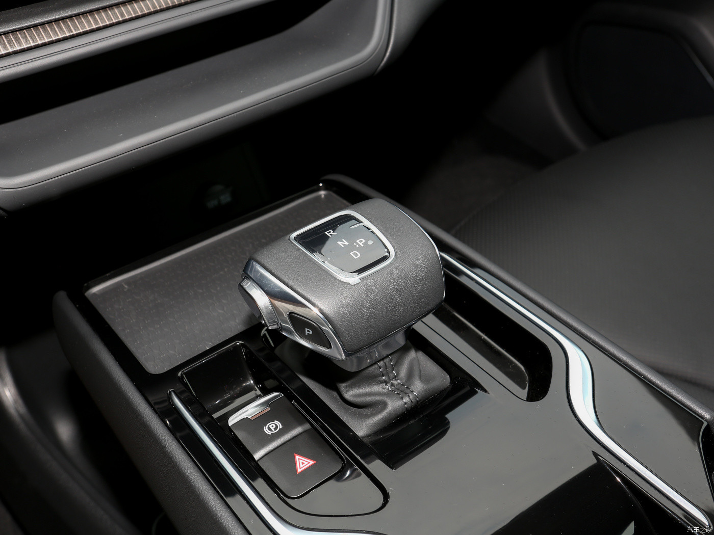 Hongqi E-QM5 Luxury EV Sedan Midsize For Online Ride Hailing