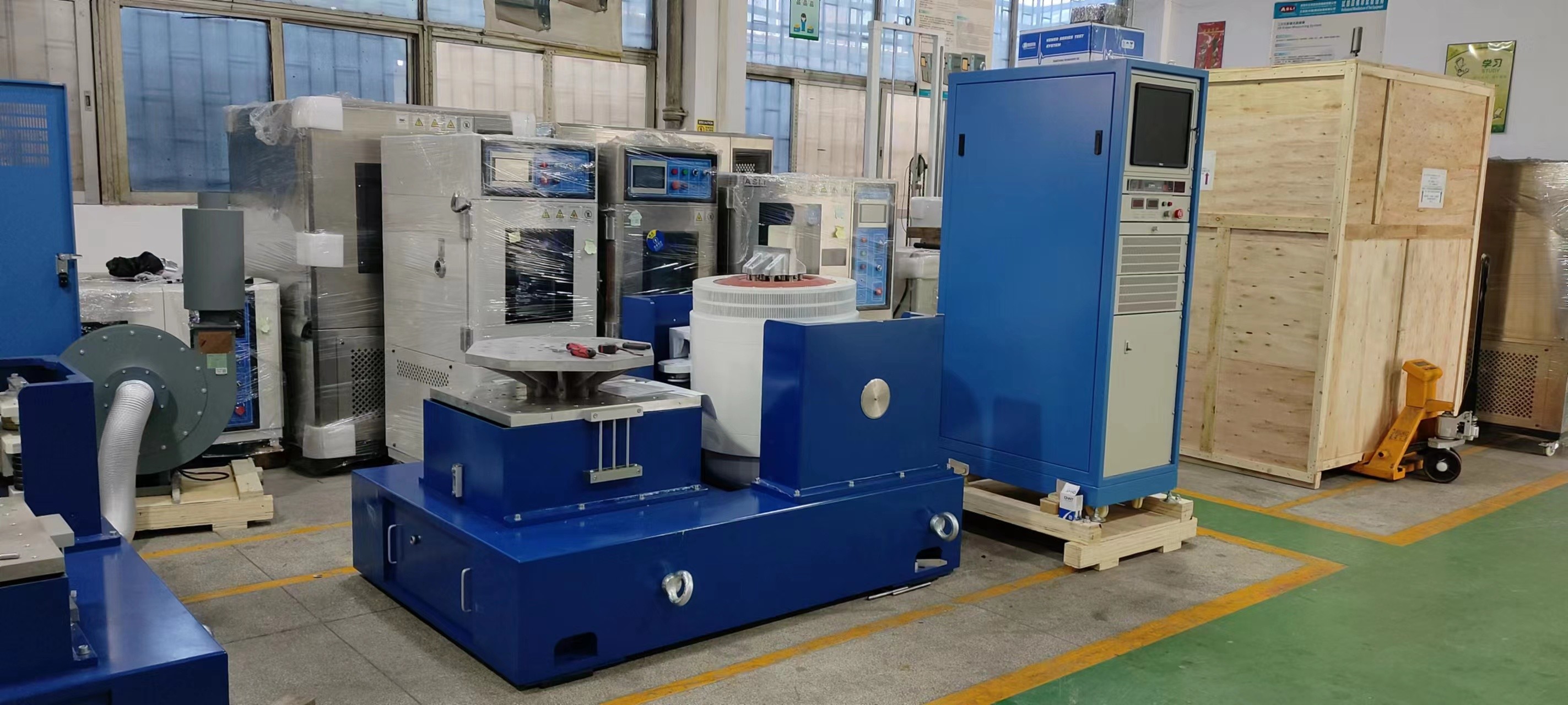 Precise Control Vibration Shaker Peforms Vibration Testing of Packaging Items