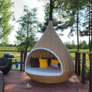 China Eco Friendly Beach Garden PE Rattan Lying Bed 2-3 Person Lounge Leisure Chair wholesale