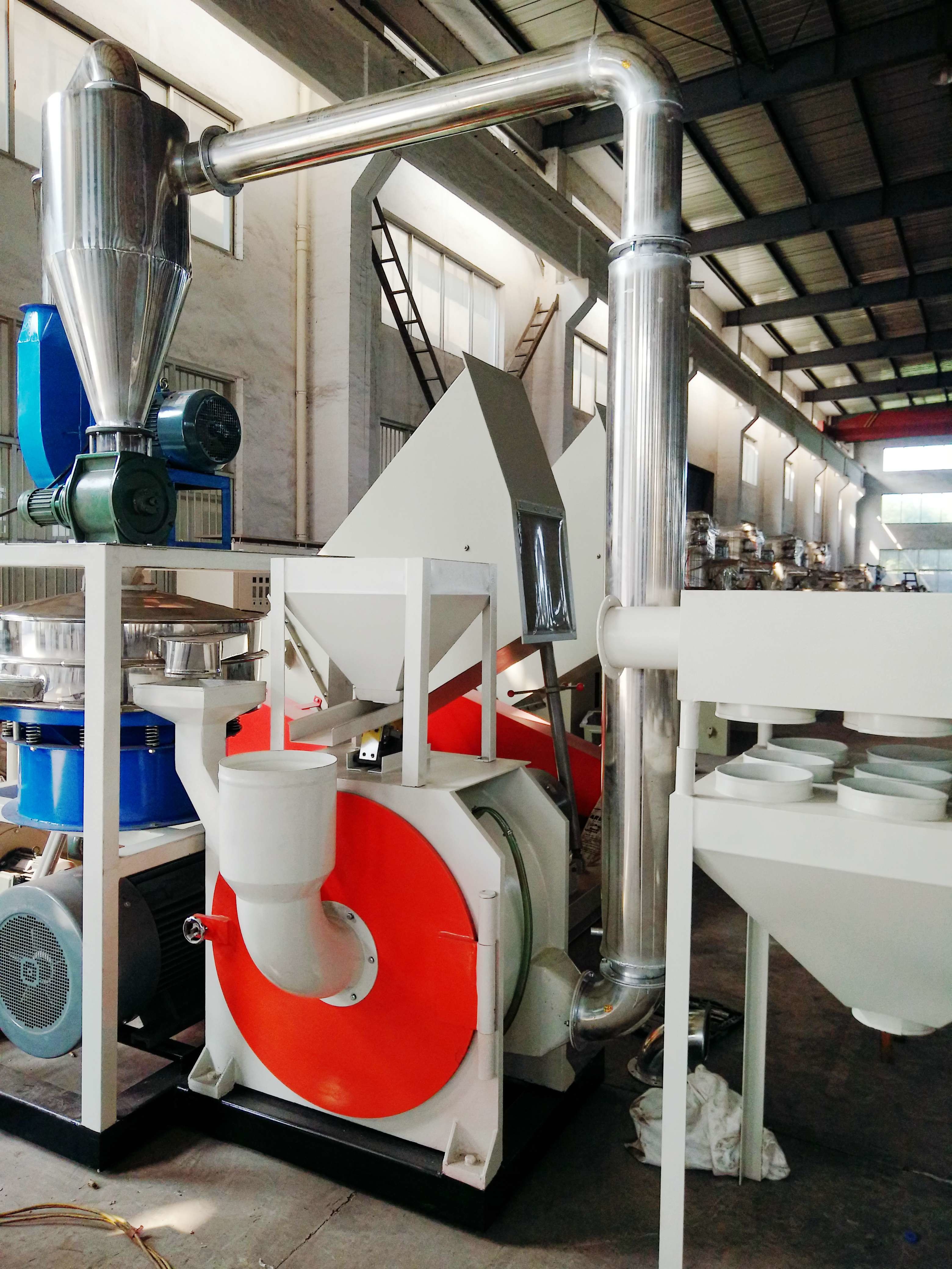 60 Mesh High Speed Plastic Grinding Mill 75kw Small Size Automatic Double Cooling