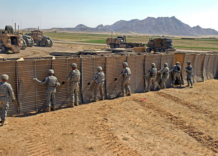 4.0 MM Military Defensive Hesco Barriers Defensive Bastion Barriers For Arab Metal Fences
