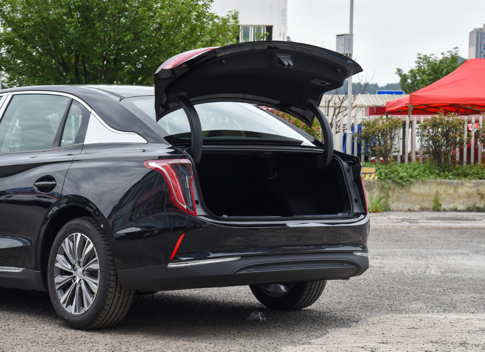 140Kw Hongqi EV Cars 5 Seat Sedan Small Size SUV Black