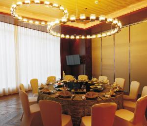 China Custom Chinese Chandeliers For Restaurant Exhibition Hall Conference Hall wholesale