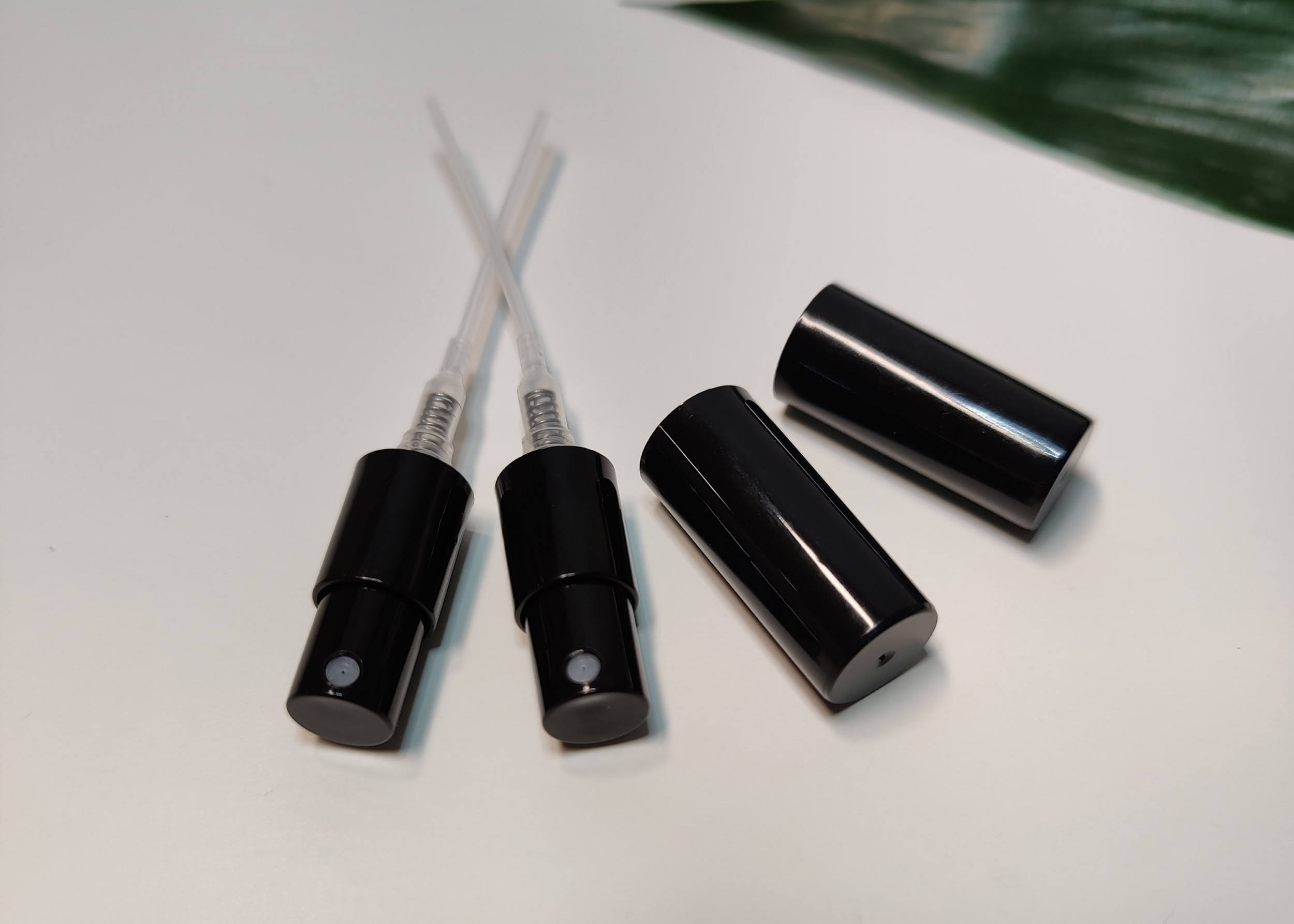 Full Cover 11mm 12mm mini Perfume Pump Fine Mist Sprayer Manufacturer