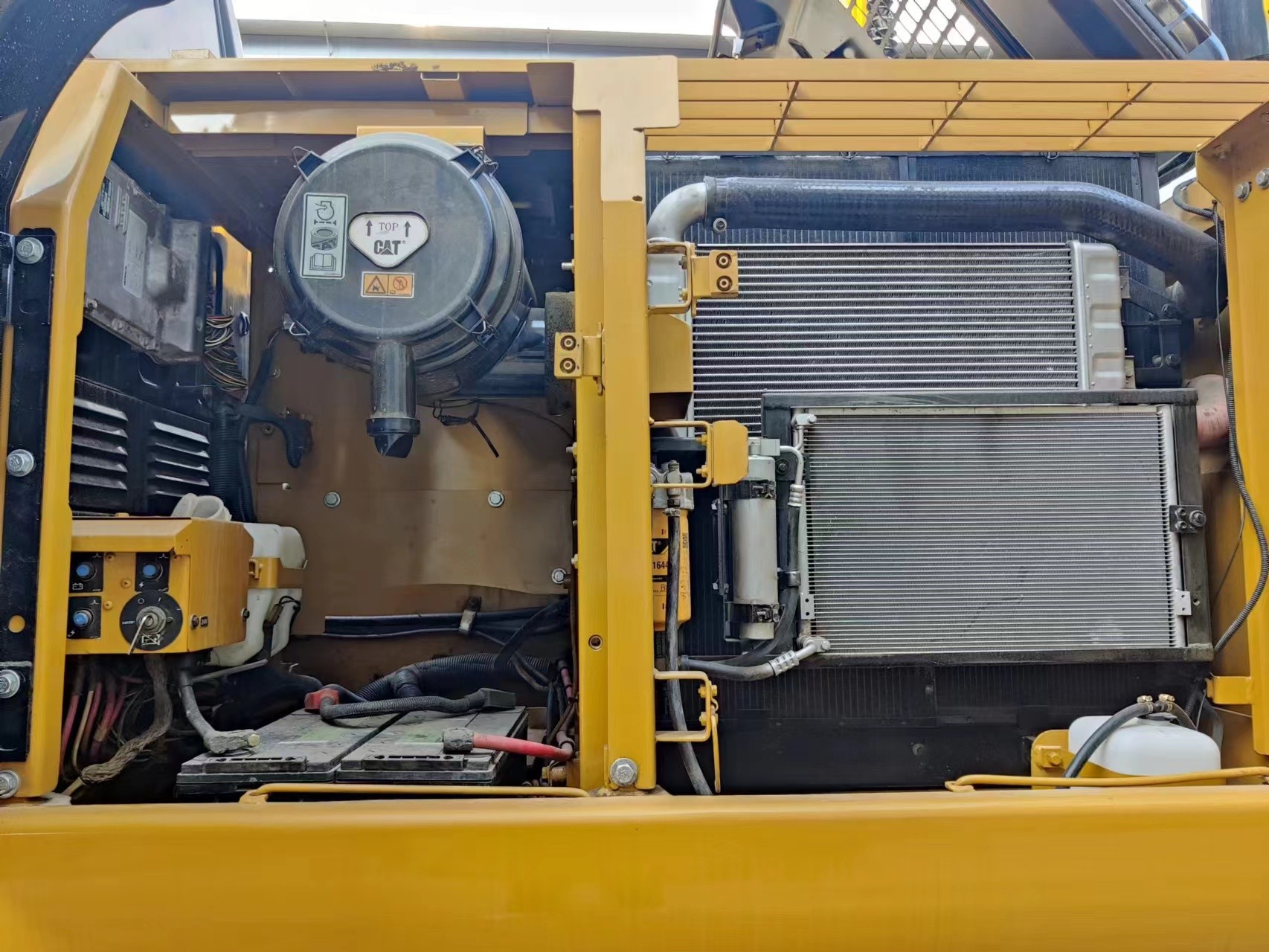 Used Crawler Excavator Reconditioned CAT 320D Excavator With 600mm Track Width