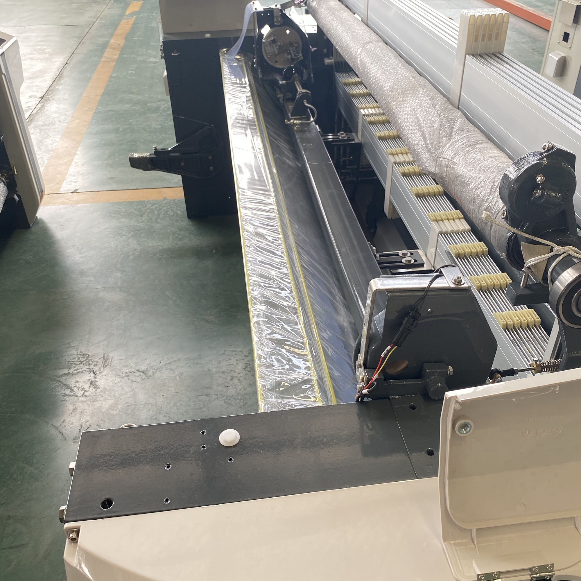Cam Shedding Electronic Air Jet Weaving Machine 1000 RPM 360cm