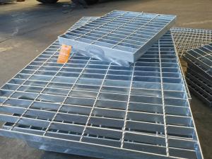 China Anti Slip Perforated Stair Treads Steel Grating Hot Dip Galvanized 65X5mm wholesale