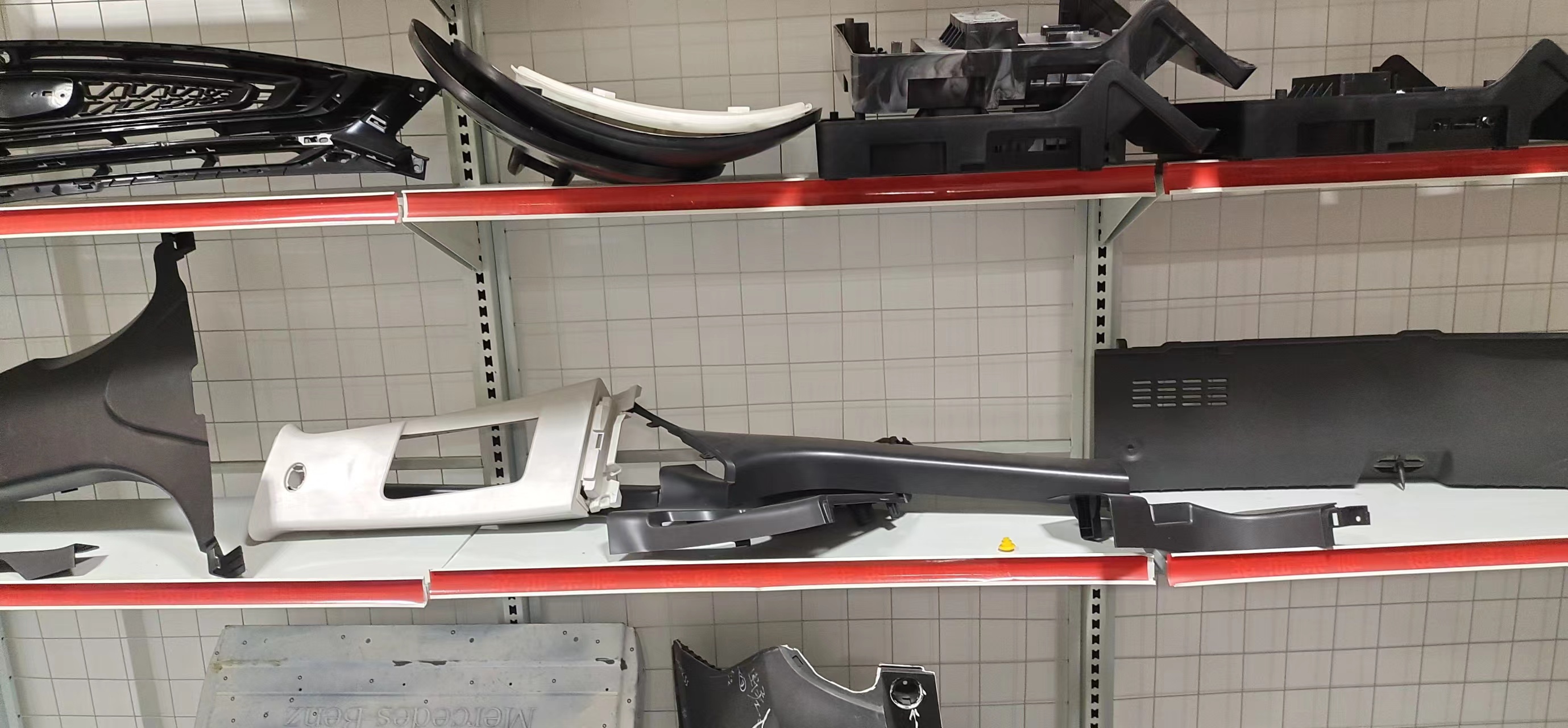 Polish Automotive Plastic Injection Mold for Interior and Exterior Parts Car Mould Maker