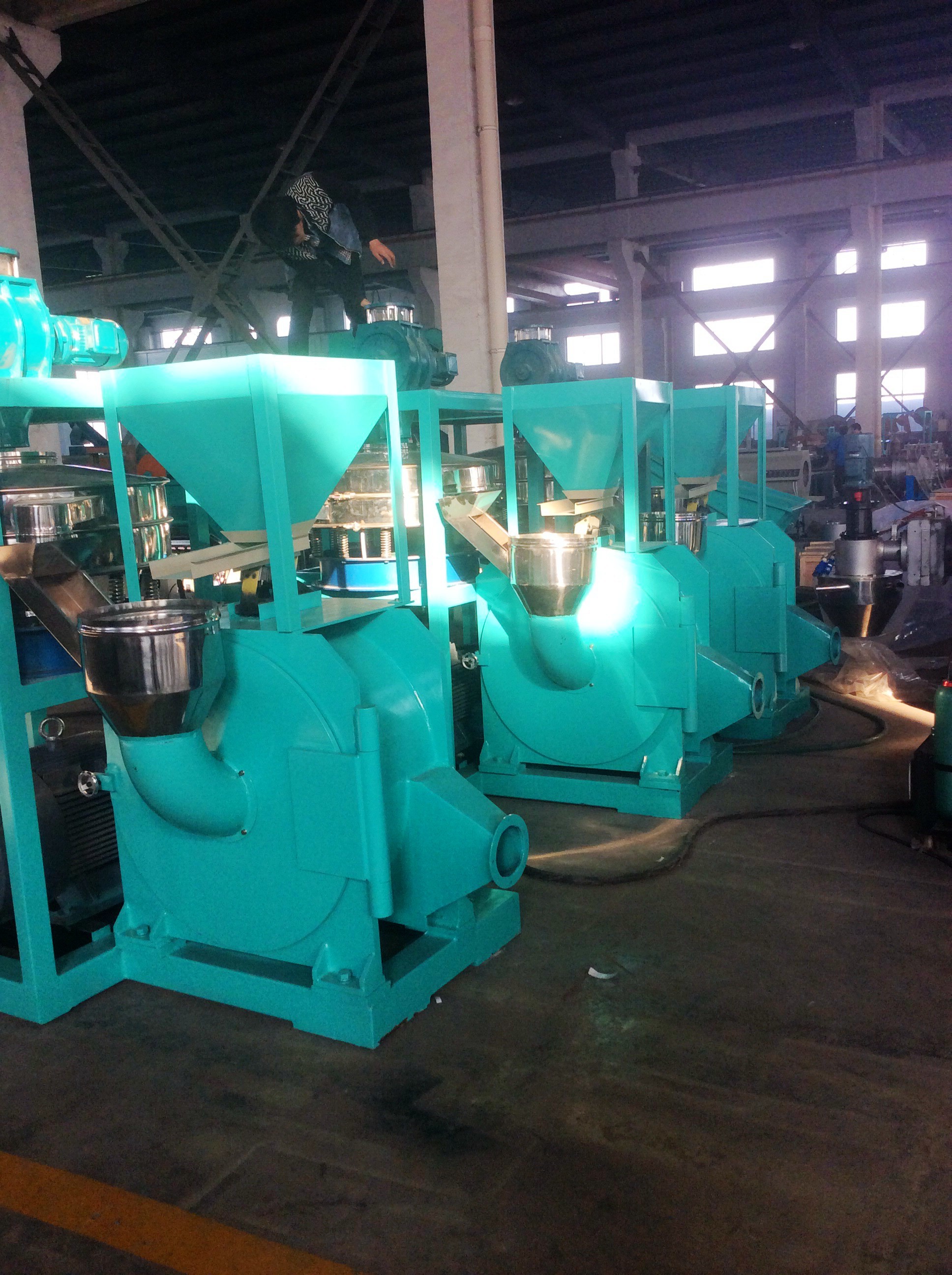 Turbo Plastic Bottle Shredder Machine Energy Saving Steel Blade Compact Structure
