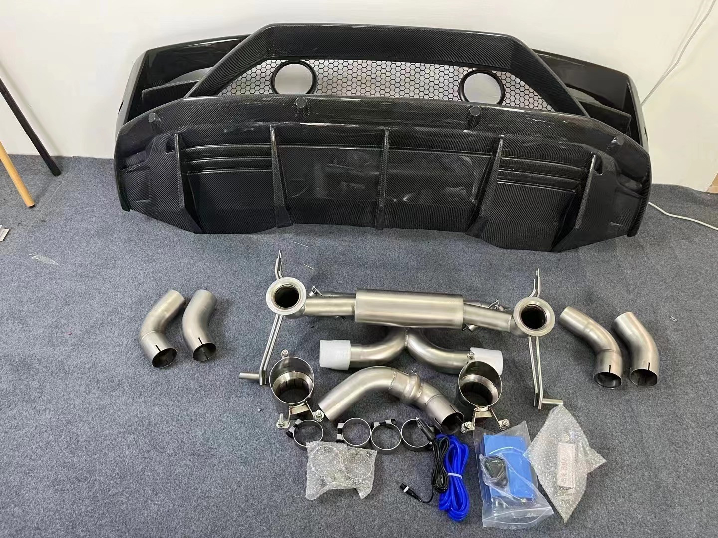 White EVO Style Carbon Fiber Body Kit Replace Front And Rear Bumper Evo Widebody Kit