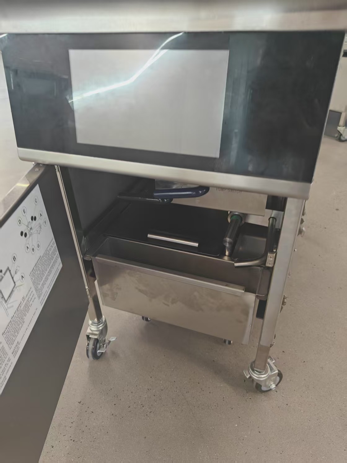 Smart Touch Panel Electric Vertical Chicken Broaster Pressure Fryer With Filtration