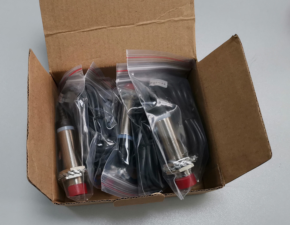 LJ18A3-8-Z/BX M18 3-wire 12VDC NPN NO 1.0m Cable Cylinder Sensor Light Switch Inductive Proximity Sensors