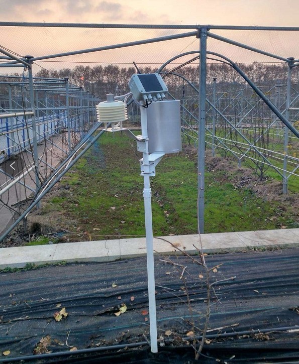 Anti-radiation ABS Stainless Steel Shelter for Outdoor Weather Station in Agriculture