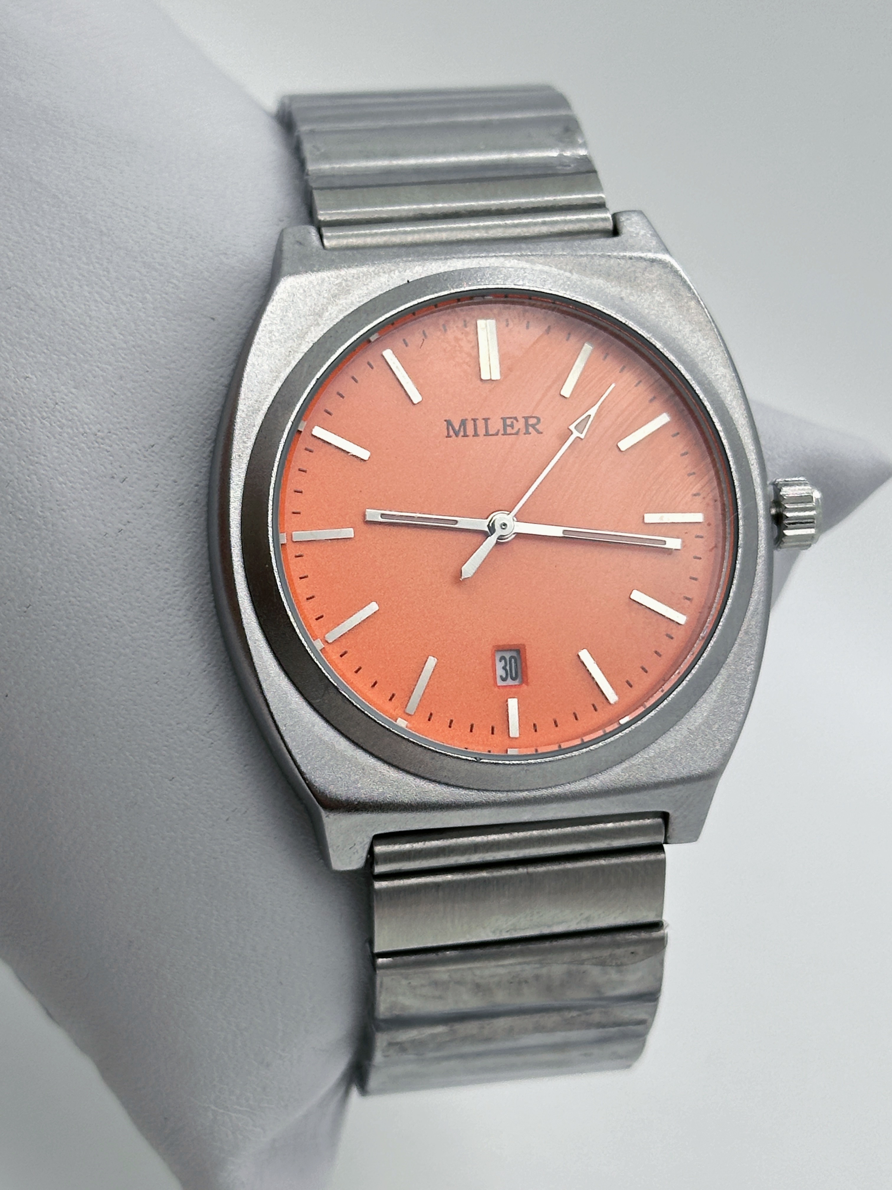 Mineral Dial Silver Stainless Steel Strap Watch With Date Luminous Hands