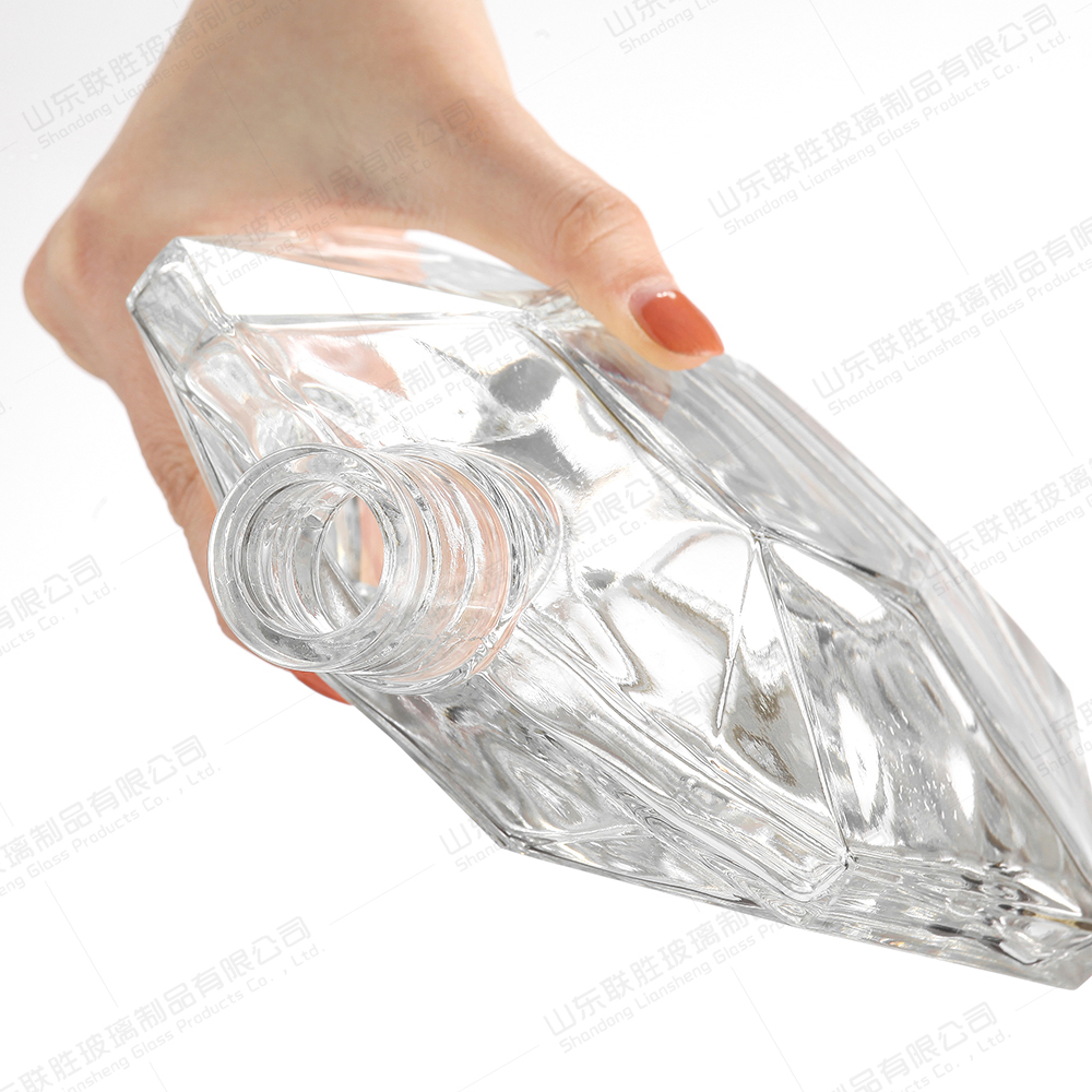 Glass Collar Empty Xo Vodka Decanter Alcohol Liquor Bottle for Entertaining Guests