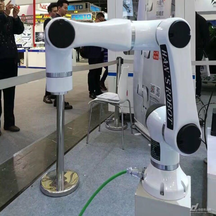 Manipulator Robot Arm Of Elfin E10 With 10kg Payload And 1000mm Reach For Robot Welding Station