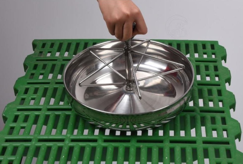 Milk Feed Livestock Feeding Equipment SUS304 Piglet Feeding Bowl