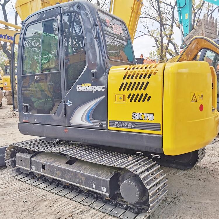 Japan Original Used Kobelco SK75 Excavator Good Condition and Crawler Chain Moving Type
