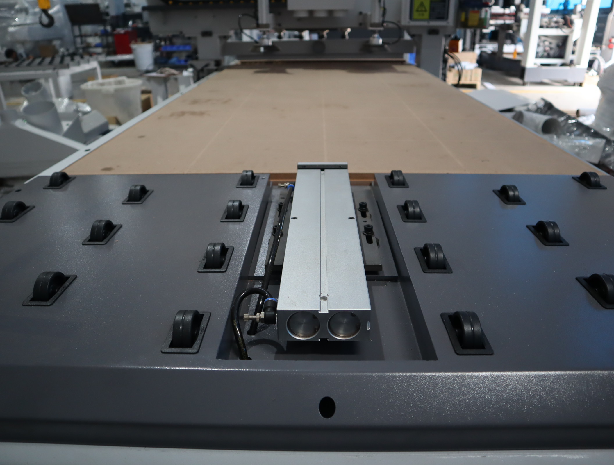 Flat Panel Cnc Router Cutting Machine 1200 X 2400 1300 X 2500 1500x1500 Wooden Office Furniture Making Machine HE5L
