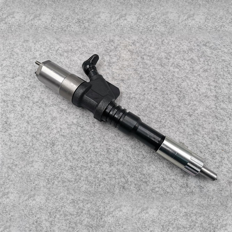 6156-11-3100 Komatsu Fuel Injector for WA470-5 PC450 PC400-7 Excavator Engine Genuine OEM Standard Size at Affordable