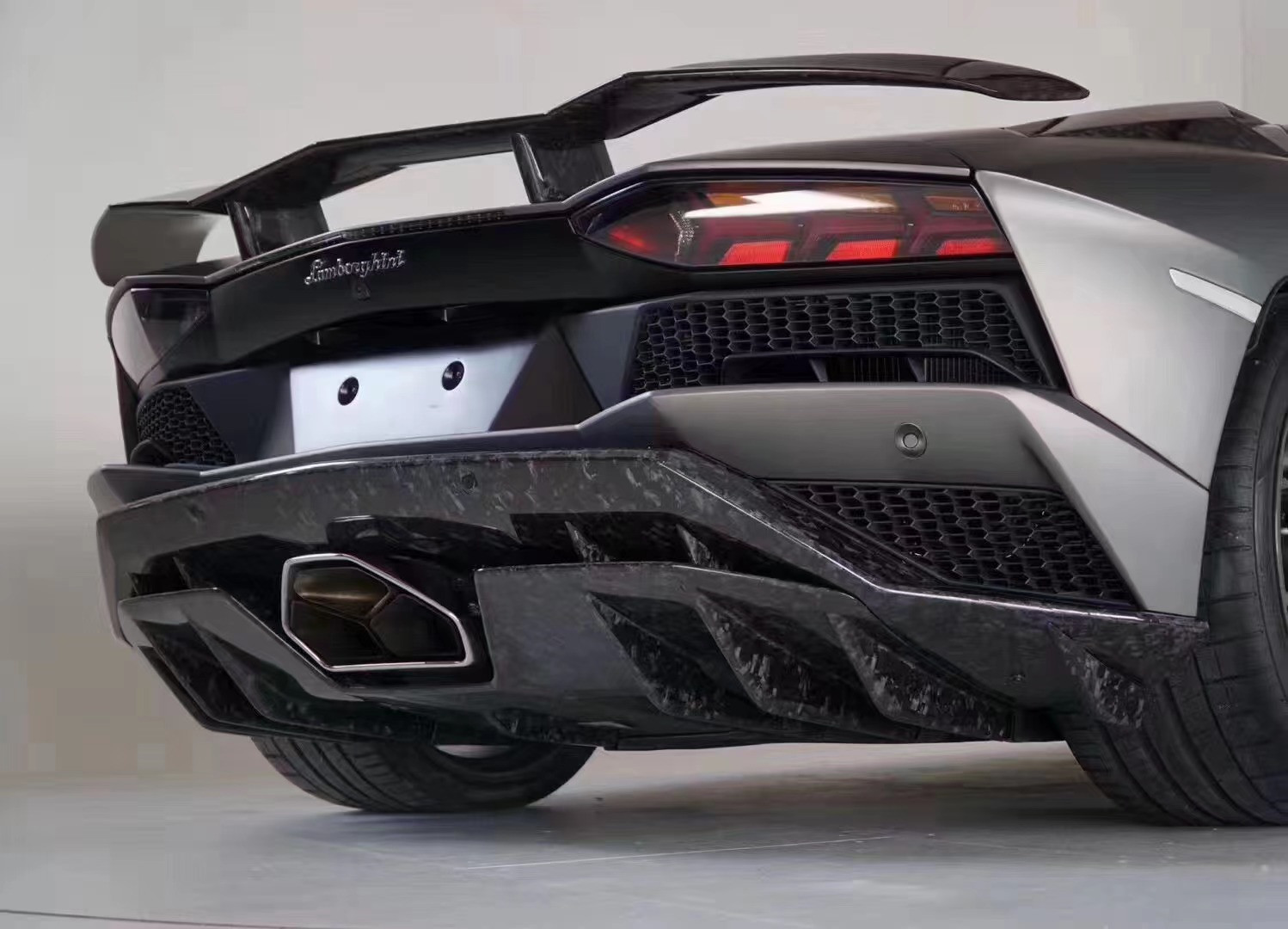 Carbon Fiber Body Kit for Lamborghini LP740S LP740S Upgrade Upgraded MSY Style Front Shovel Diffuser Spoiler Body Kit