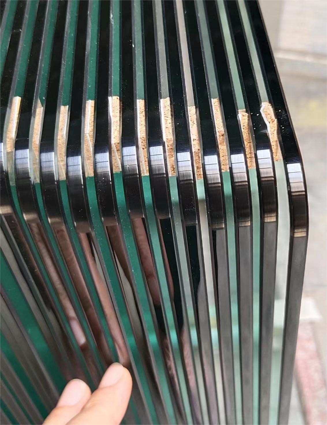 China Manufacturer Popular Premium Quality Tempered Extra Clear Laminated Glass
