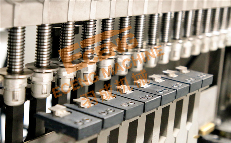 8 Cavity Automatic Plastic Bottle Blowing Machine K8 14000-18000BPH