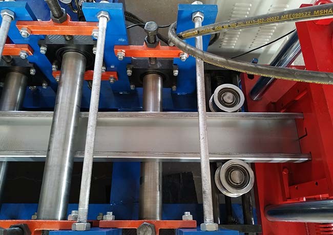 2mm Thickness Purlin Roll Forming Machine C Shape With Delta PLC Program Parameters