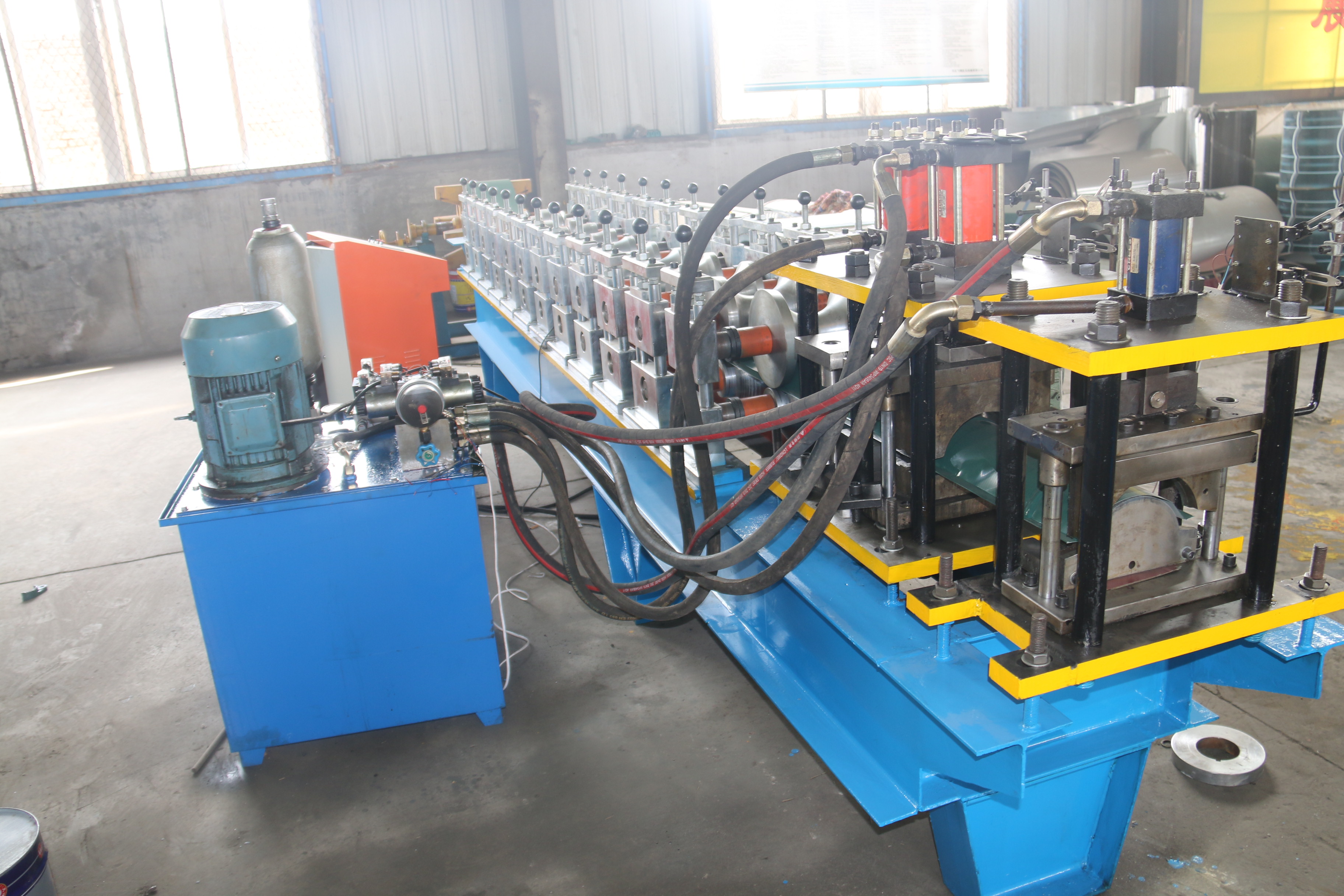 Half Round Ridge Cap Roll Forming Machine Green 3 Phase 2.5T