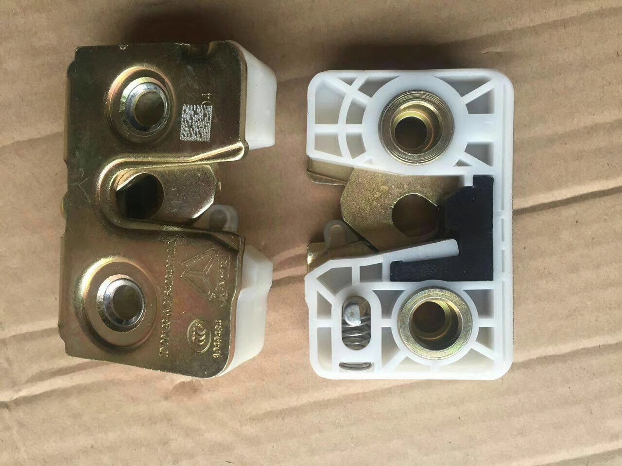 Sinotruk howo heavy duty truck part-wg1642340012 howo truck cab door lock block