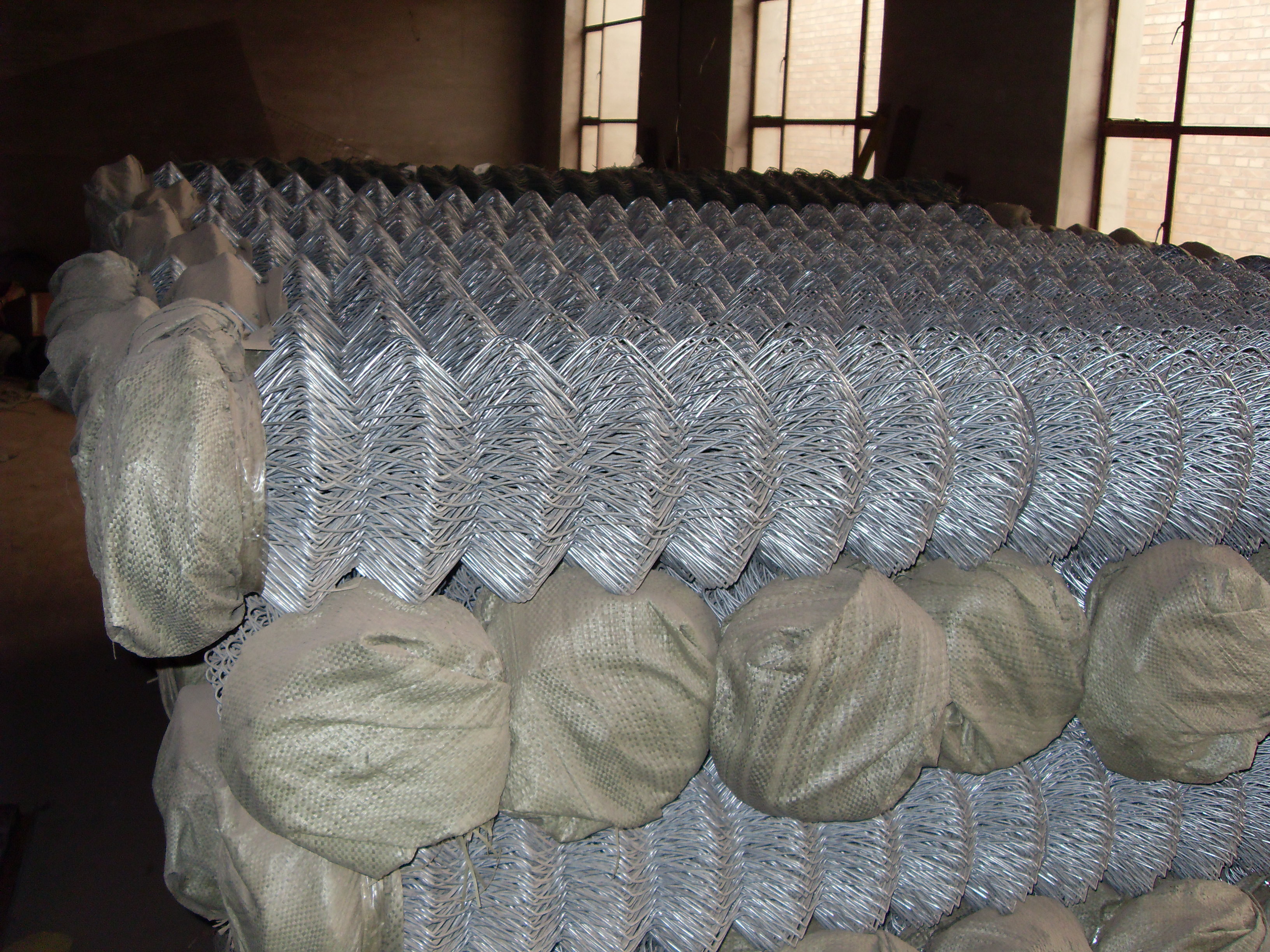 galvanized chain link fence-diamond wire mesh- pvc coated chain link fence