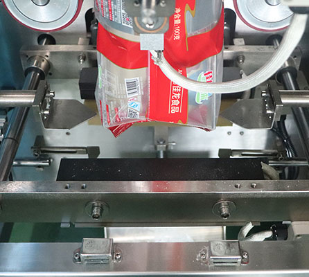 Sachets Pouch Filling Vertical Packing Machine For Juice Coffee Powder