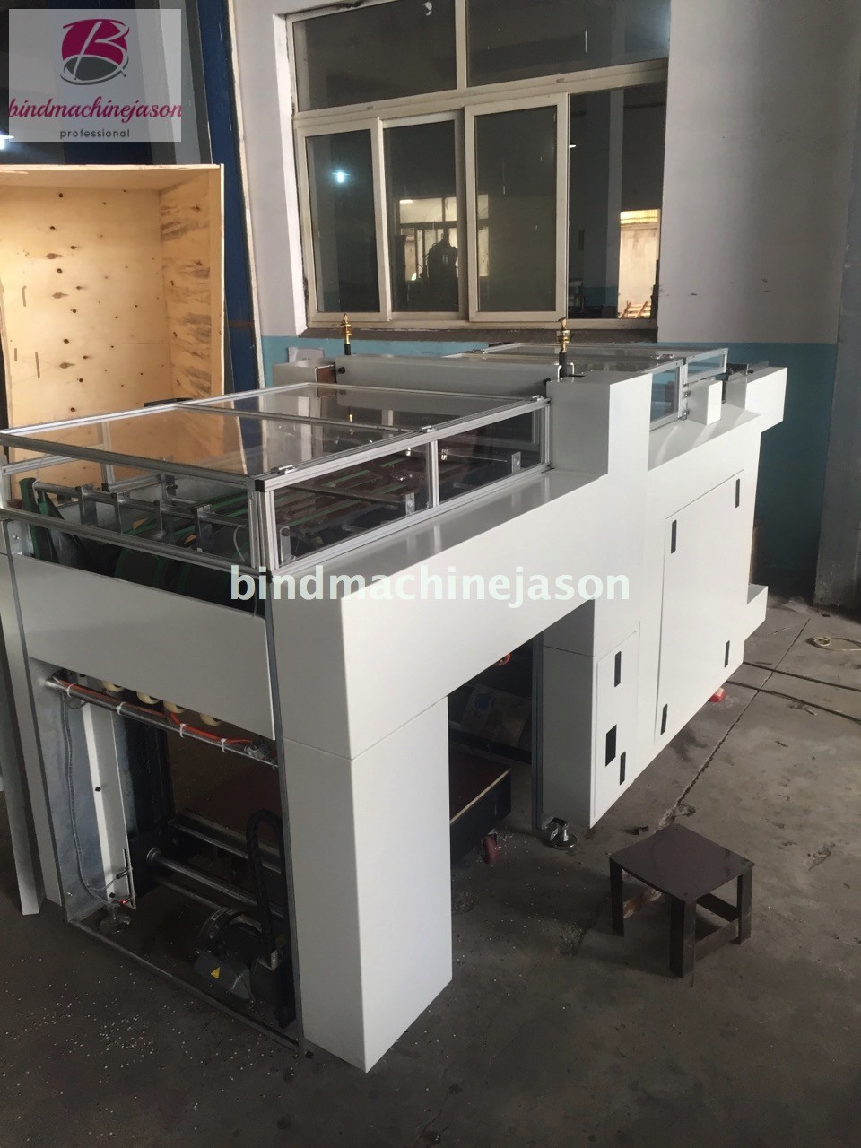 Automatic hardcover punching machine SPB550