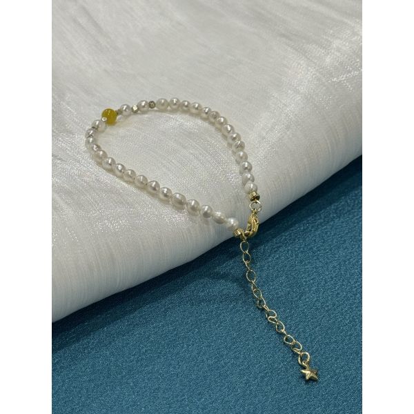 Versatile bracelet with adjustable features perfect for retail chains and boutique shops looking for customizable jewelry