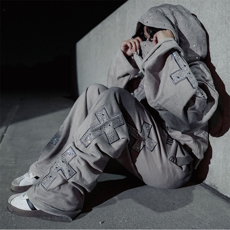 Custom Rhinestone Sweat Suit Pullover Distressed Masked Embroidered Patch Hoodies Baggy Stacked Flare Sweat Pant Tracksuit