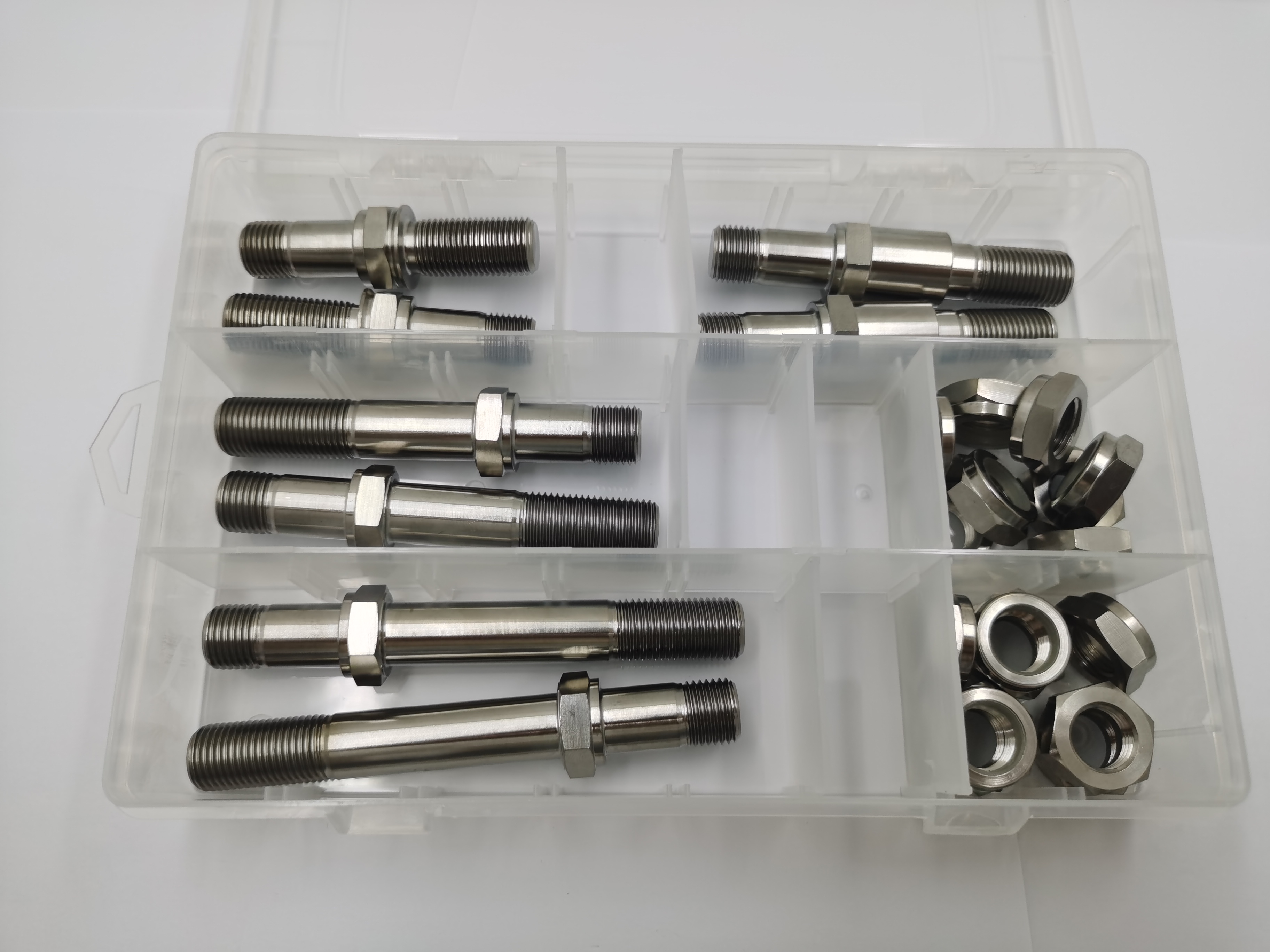 Universal Fitment Eagle's TITANIUM ONE NUT OR Q/C R/R S/P PLUS BOLT KIT The Perfect Addition to Your Sprint Car Chassi