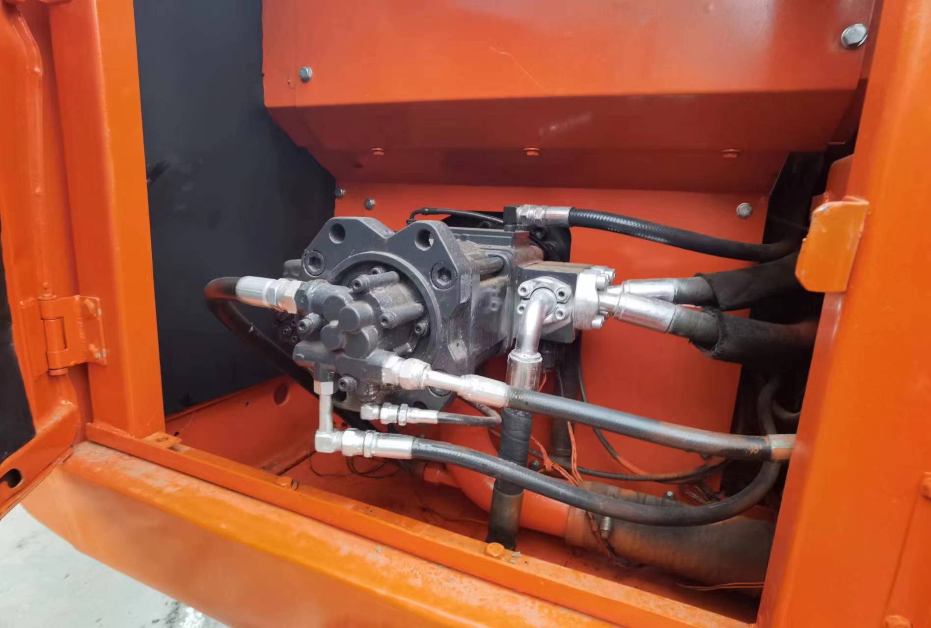 Doosan Excavator DX225LC