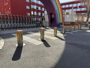 China Q345 Versatile Semi Automatic Bollards 325mm Diameter Easy Operation wholesale