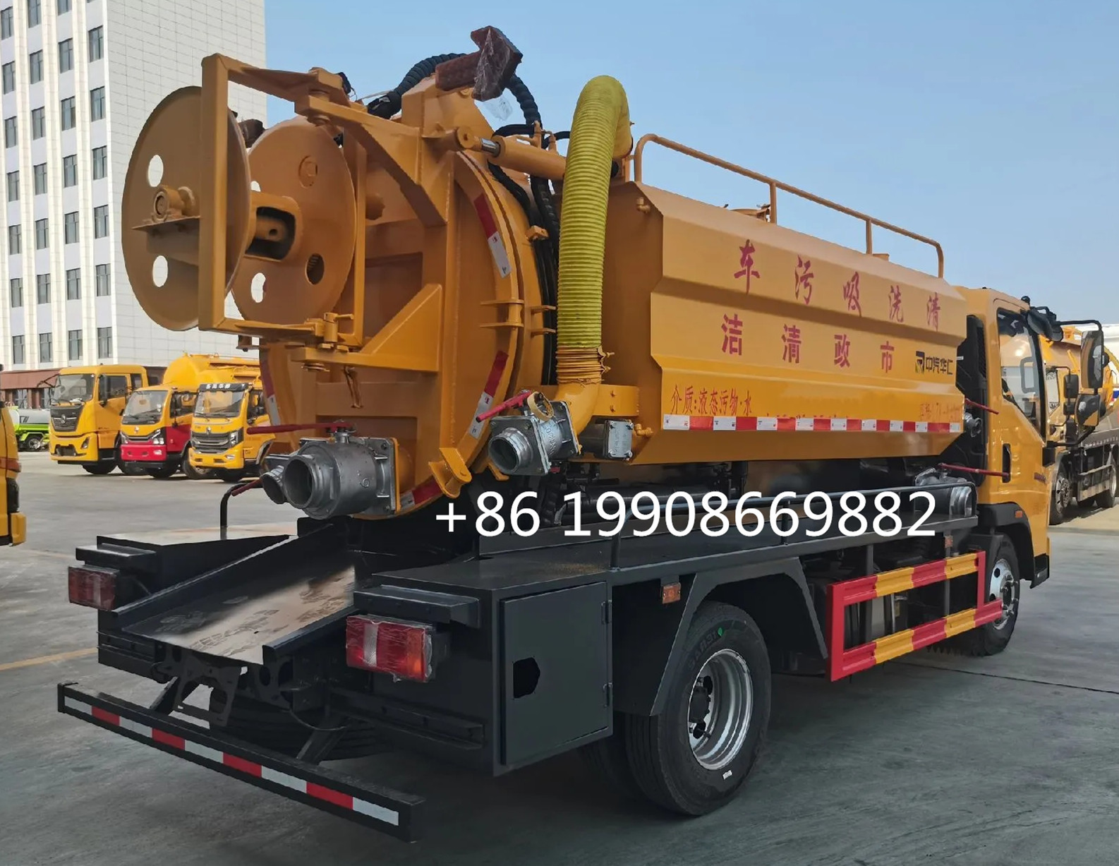 HOWO 4x2 Driver 10000L Sewage Suction Truck with Vacuum Pump for Sucking Waste Water Vacuum Sewer Tanker Suction Truck