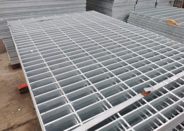 1000mm×6000mm Hot Dip Galvanized Steel Sidewalk Skid Resistance Welded Steel