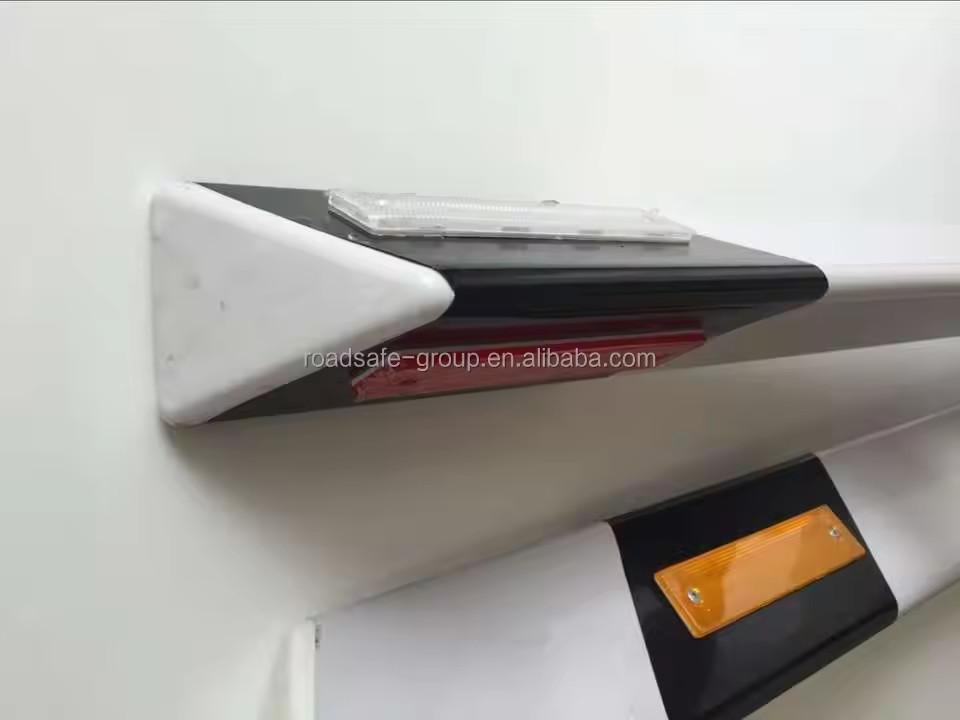Reflective Guardrail Reflector 1250 X 125 X 100MM Triangle Traffic Post Delineators