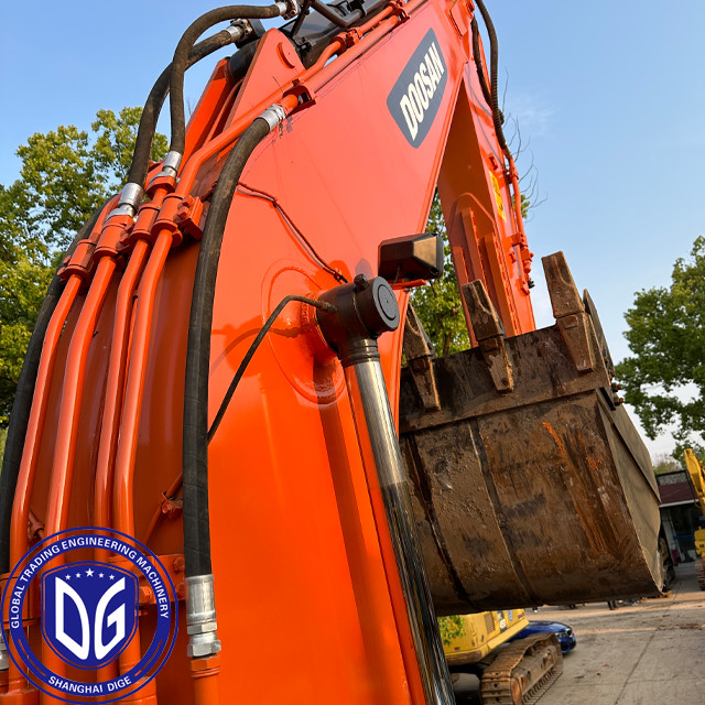 Used Doosan DX225 22.5Ton Crawler Excavator Almost New With High Reliability