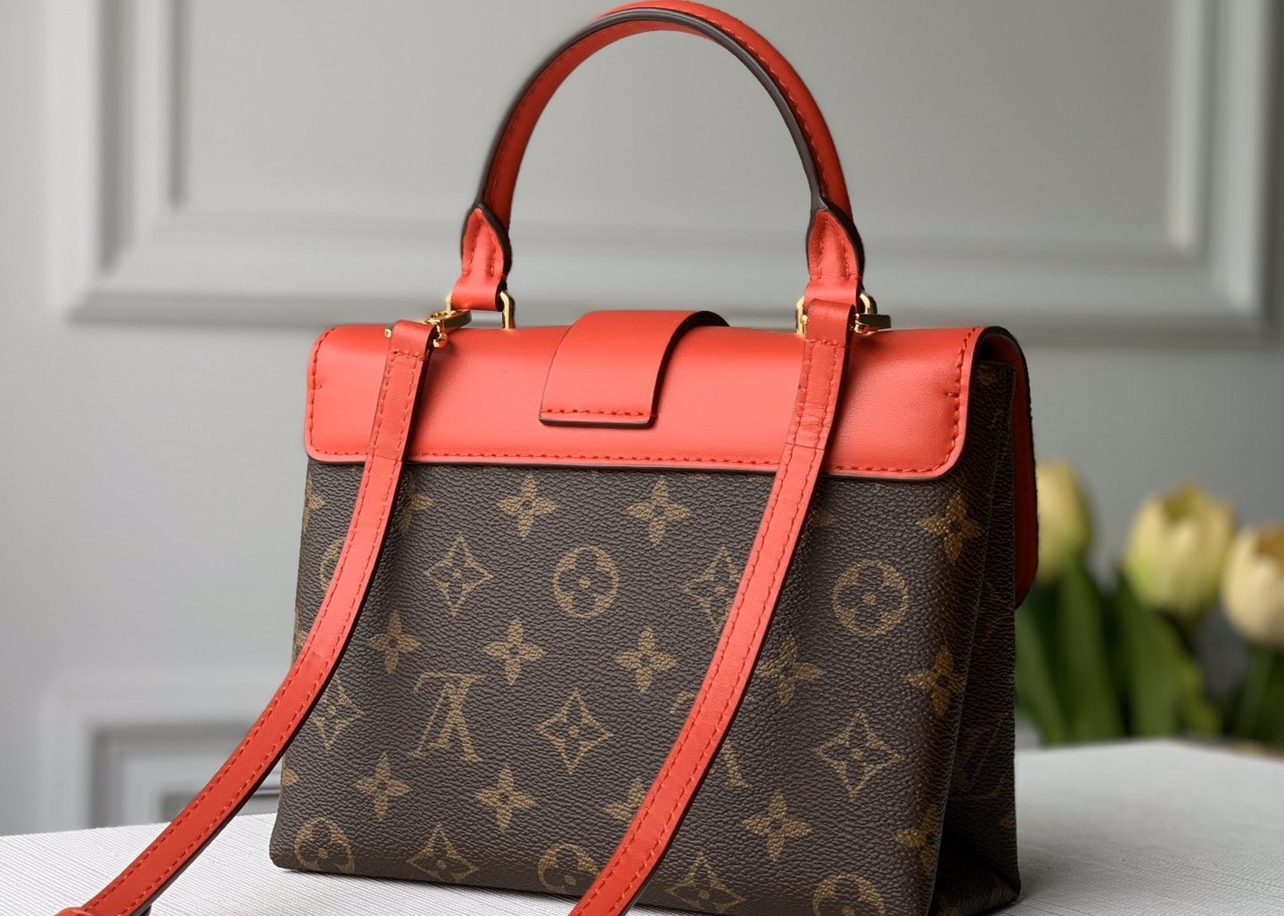 Women'S Black Handhold Luxury Bucket Bag With Lock Catch