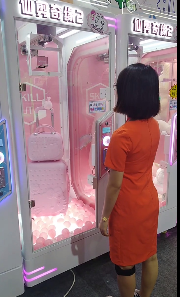 Crane Toy Gift Vending Machine With Metal & Armoured Glass Material