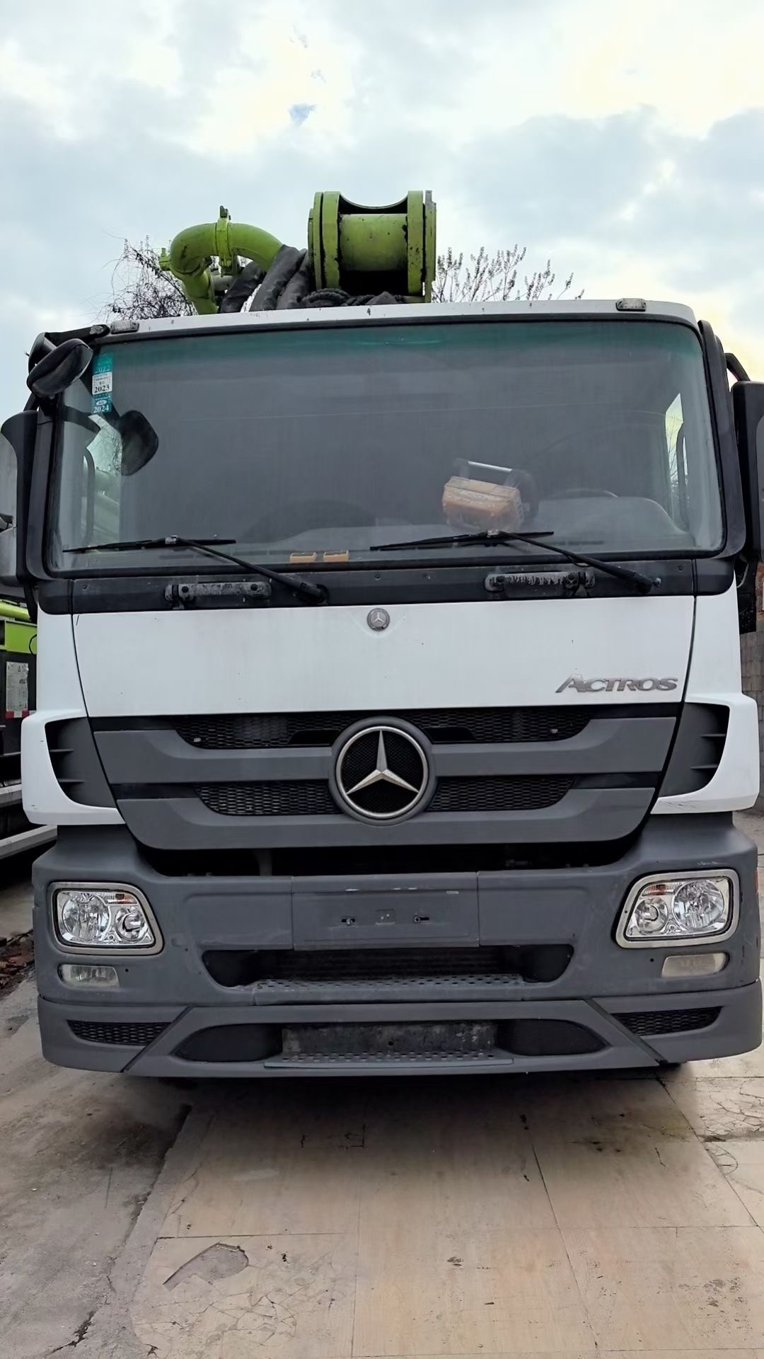 Three Bridge 52m 2019year Zoomlion Used Concrete Pump Truck For Heavy Duty And High Pressure Pumping